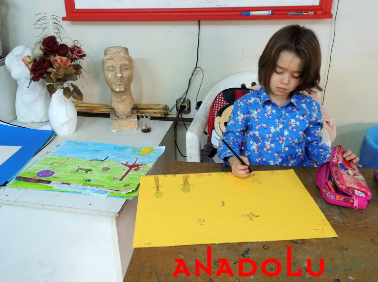 Çocuklar Resim Çalışması Yapıyorlar Ankara