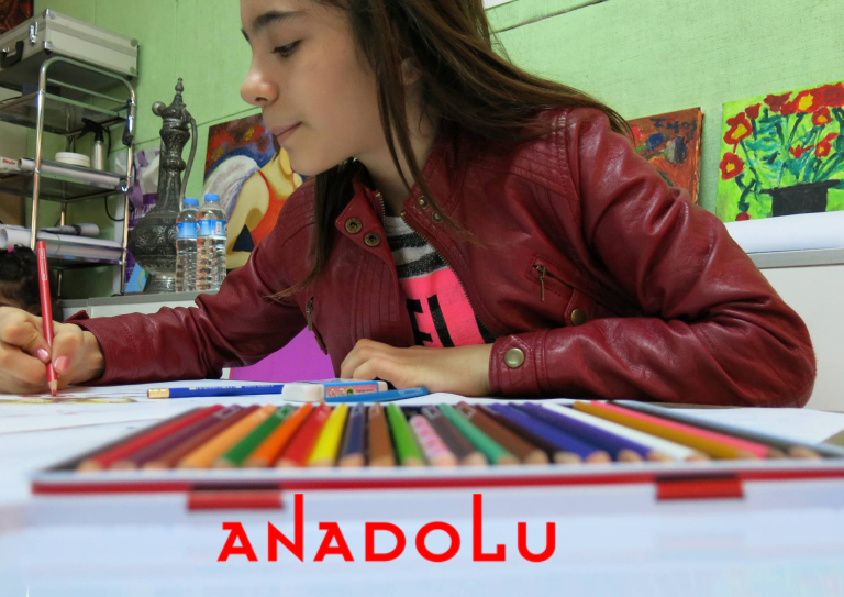Kuru Boya Çalışması Yapan Öğrenci Görseli Ankara